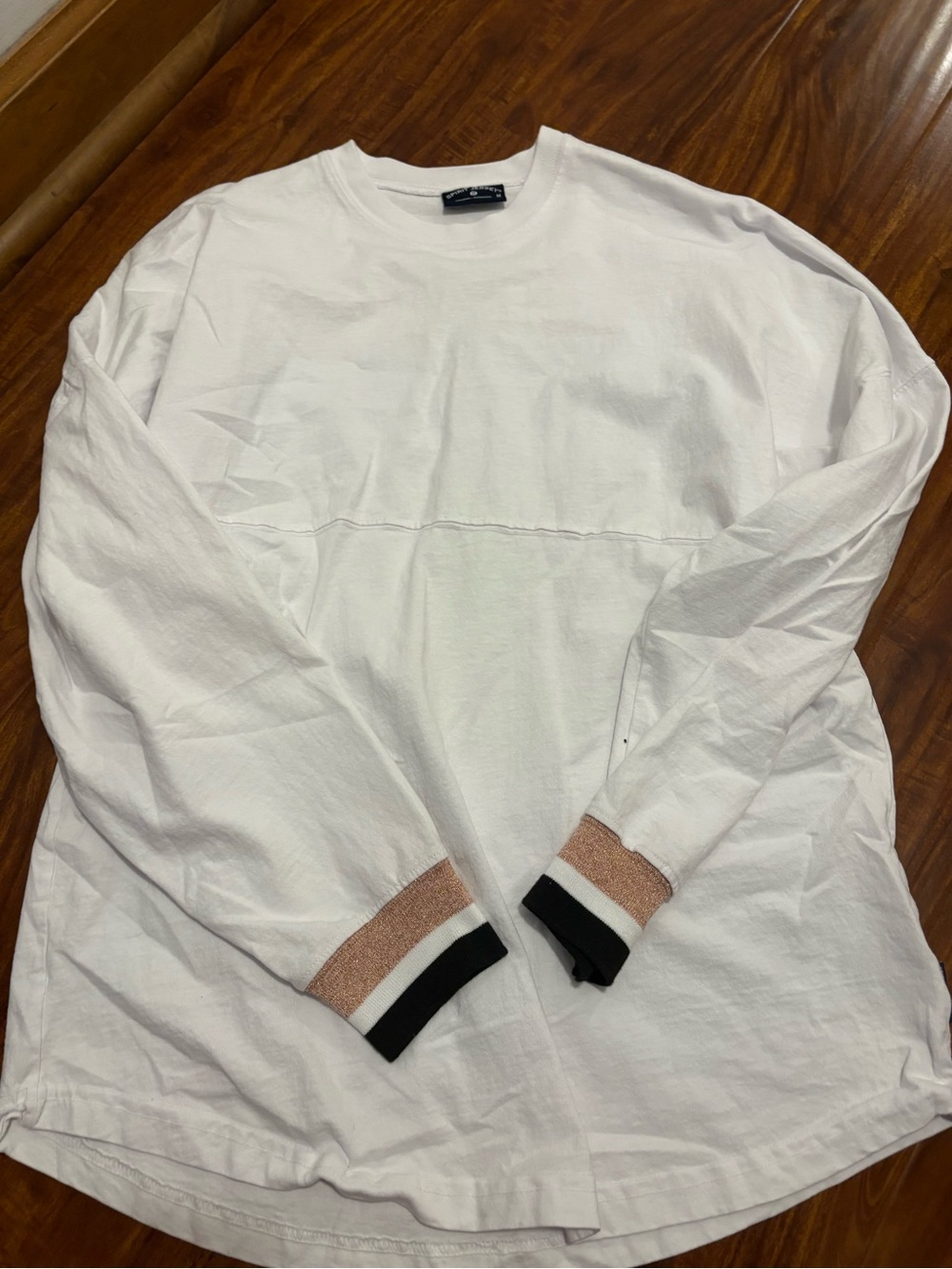 Oversized White Long-Sleeve Crewneck Shirt with Contrast Cuffs